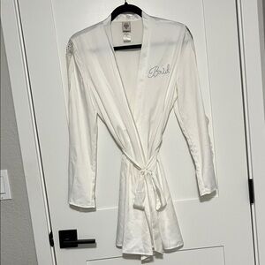 Elegant Cream Bridal Robe with Lace